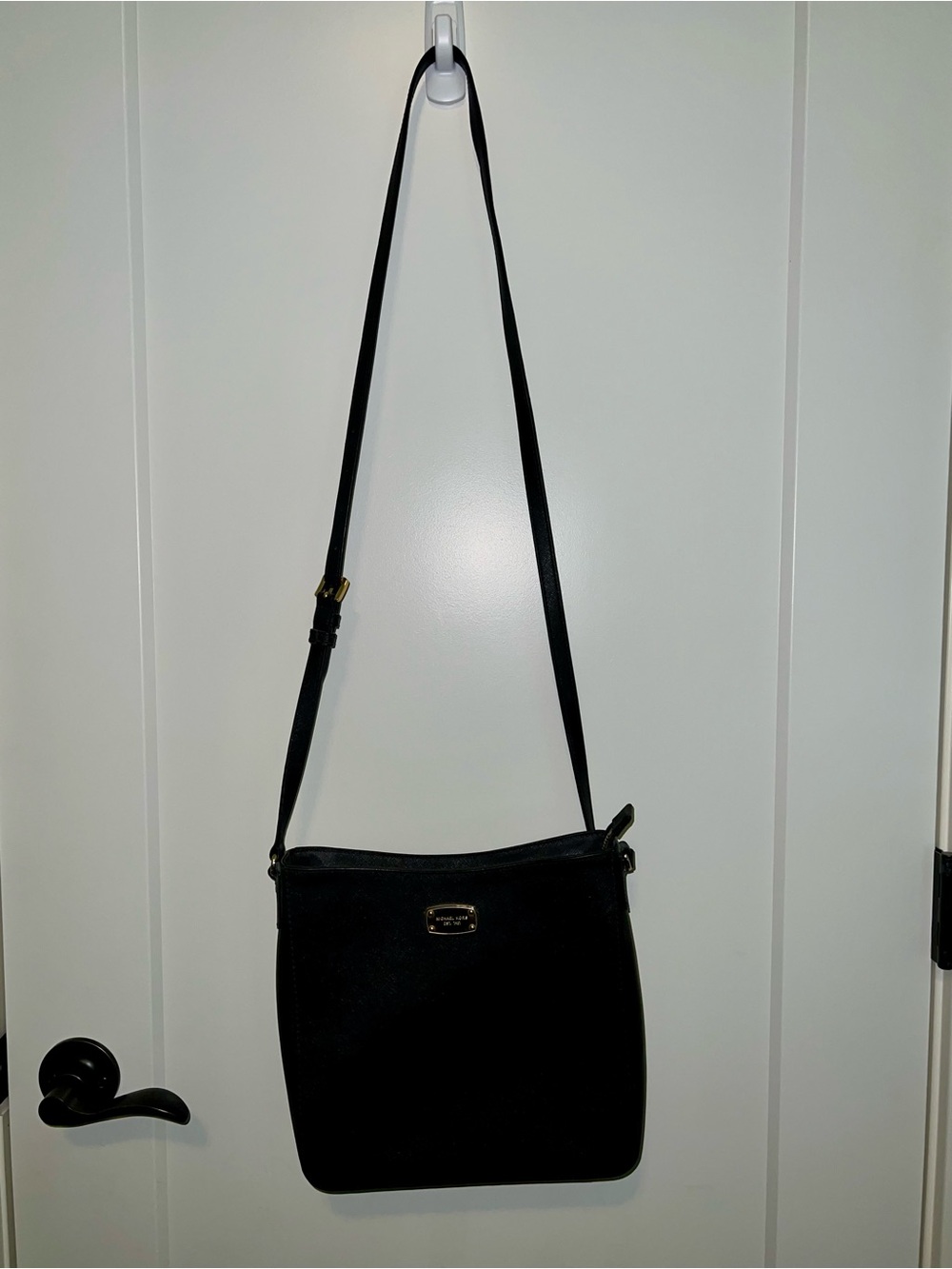 Michael Kors Black Crossbody Bag - Classic Everyday Style